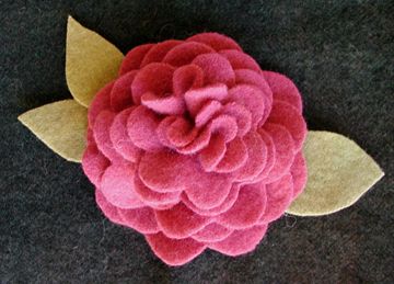 WISTYRIA FELTED WOOL FABRIC FLOWER PATTERN   ZINNIA  