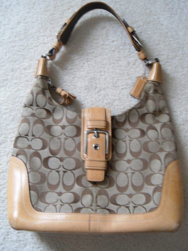 preowned COACH SIGNATURE PURSE HANDBAG very nice $359  