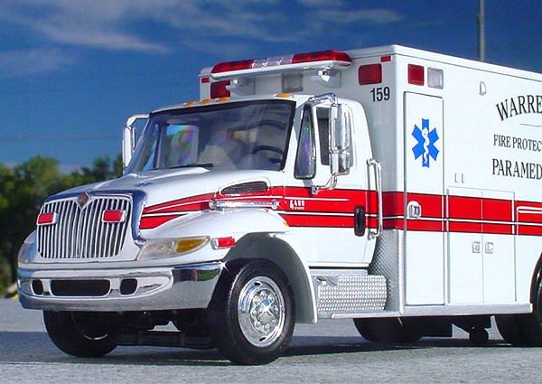   WARRENVILLE FPD 159 EMS / INTERNATIONAL 4400 AMBULANCE   First Gear