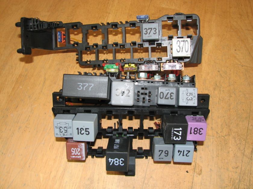 98 01 VW PASSAT 1.8T FUSE RELAY BOX W/RELAYS FUSE OEM  