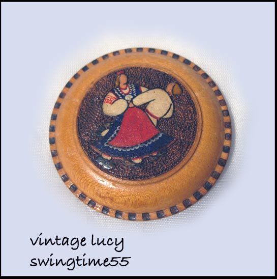 Vintage 40s WOOD ART NOVELTY GYPSY DRESS PIN BROOCH  