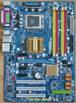 Excellent full featured socket 775 MOTHERBOARD  Comes in original box 