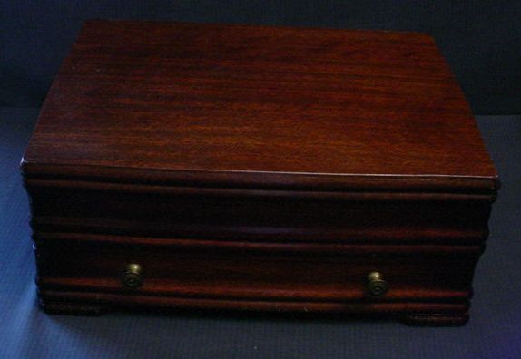 VINTAGE ROGER BROS MAHOGANY SILVERWARE CHEST W/ DRAWER  