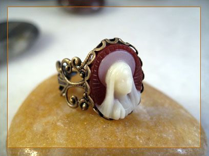 Lovely Cameo Mother Mary Vintage Brass Tone Setting Adjustable Fashion 