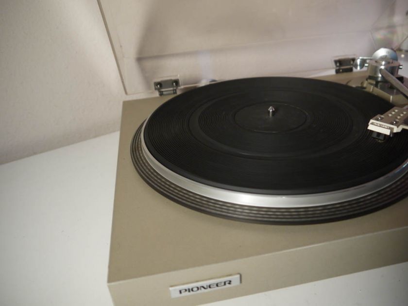 Vintage Pioneer PL 518 Direct Drive Automatic Turntable Shure R25XT 