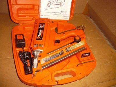 PASLODE 900420 CORDLESS 30 DEG FRAMING NAILER W/CASE. IN GREAT SHAPE 