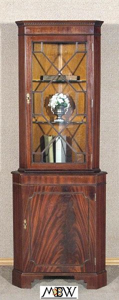 VINTAGE English MAHOGANY CORNER BOOKCASE Curio CABINET c1970 ucr 