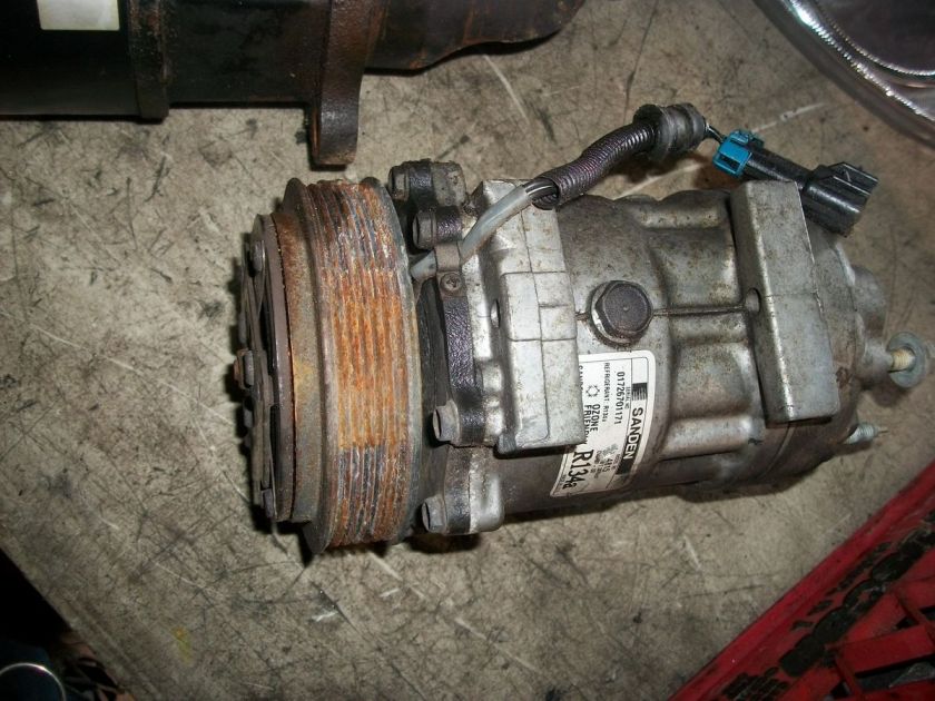 03 International DT466 AC Compressor  