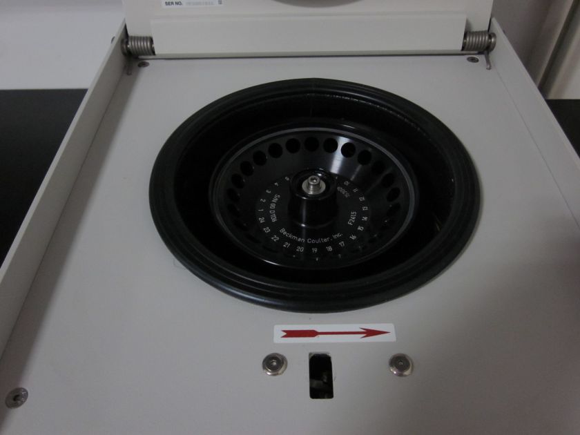 BECKMAN COULTER Microfuge R CENTRIFUGE  