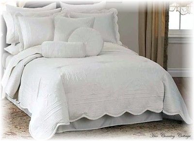 The detailed stitch pattern on this gorgeous, crisp white quilt makes 