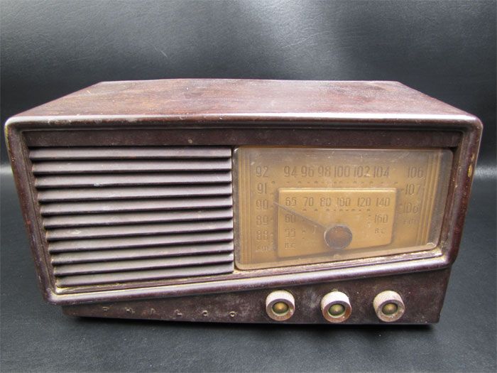 Vintage 1949 Philco 49 905 121 Bakelite Table Radio  