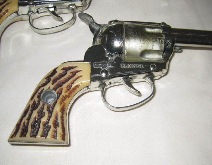 1958 MATTEL SHOOTIN SHELL FANNER CAP GUNS & DOUBLE HOLSTER SET GREAT 